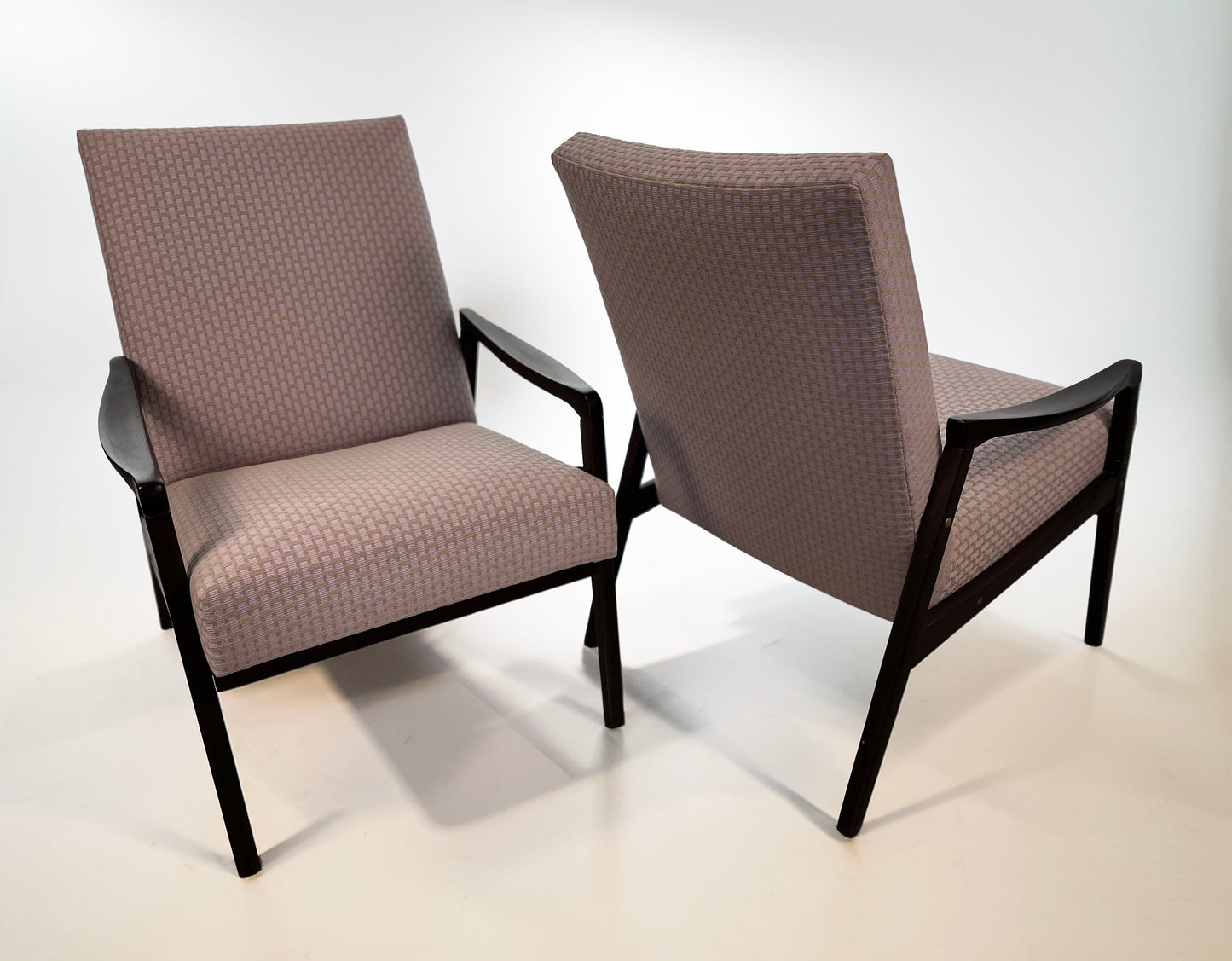 Set of 2 mid-century lounge chairs